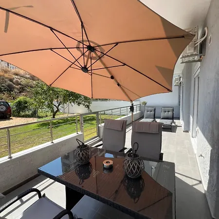 Kyra Maria Apartment *